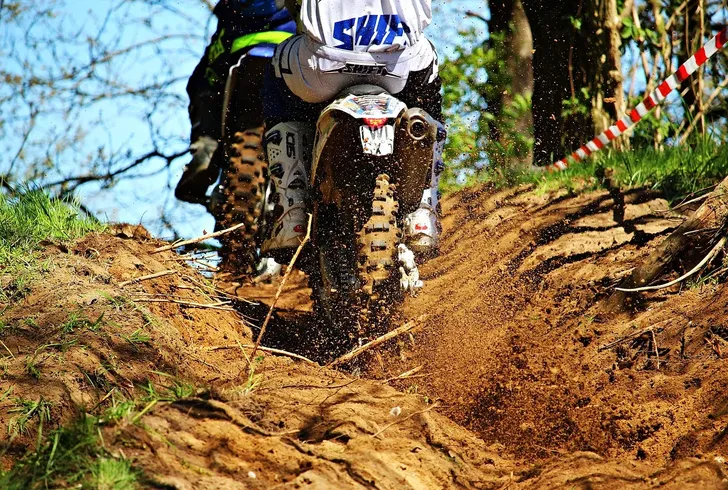 dangerous motorcycle driving